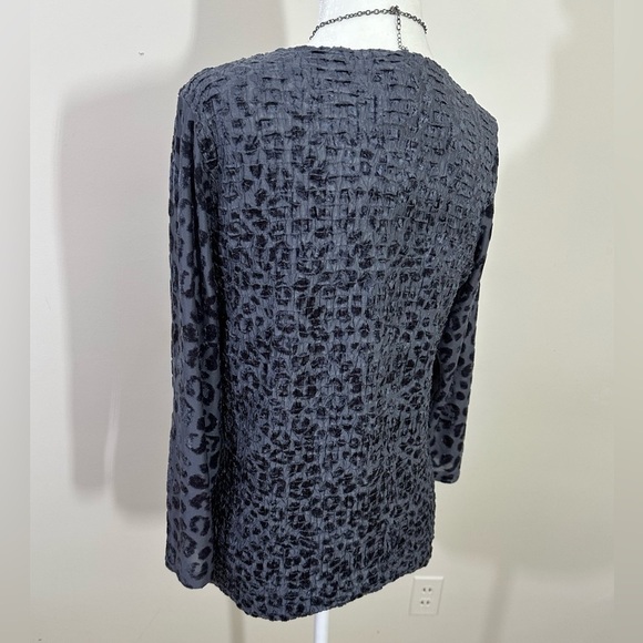 Rafael sz lg top silvery blue shade with same shade print with a touch of velvet - Picture 5 of 12
